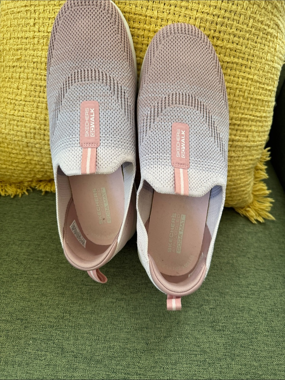 Skechers Slip-On Knit Sneakers in Blush Pink and Light Gray Size 9